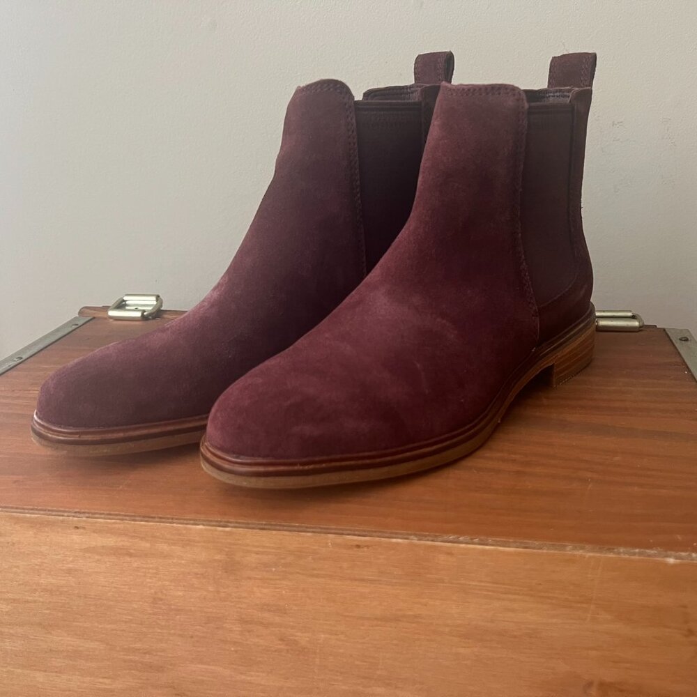 NWT - Clarks Arlo Boots Burgundy Suede - Womens Size 8